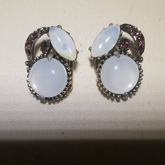 Vintage costume ruby and moonstone clip earrings - Picture 1 of 2